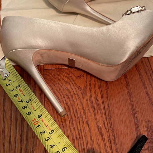 Badgley Mischa Alter Women’s Dress Pumps - Ivory Satin 6.5M EUC - Picture 7 of 8